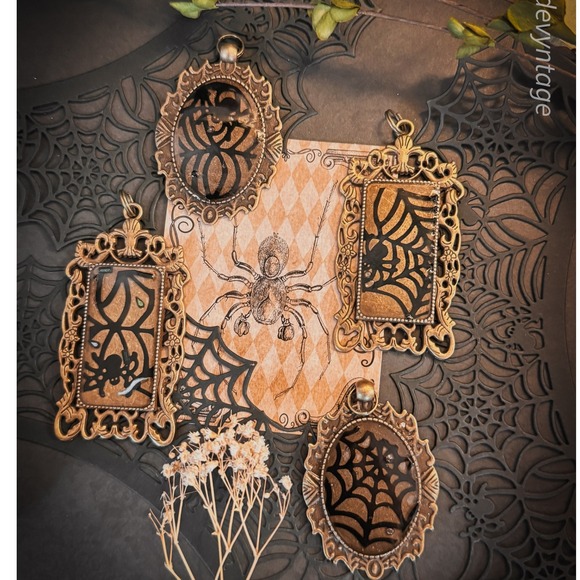 Spiderweb‎ Pendant - Picture 2 of 2